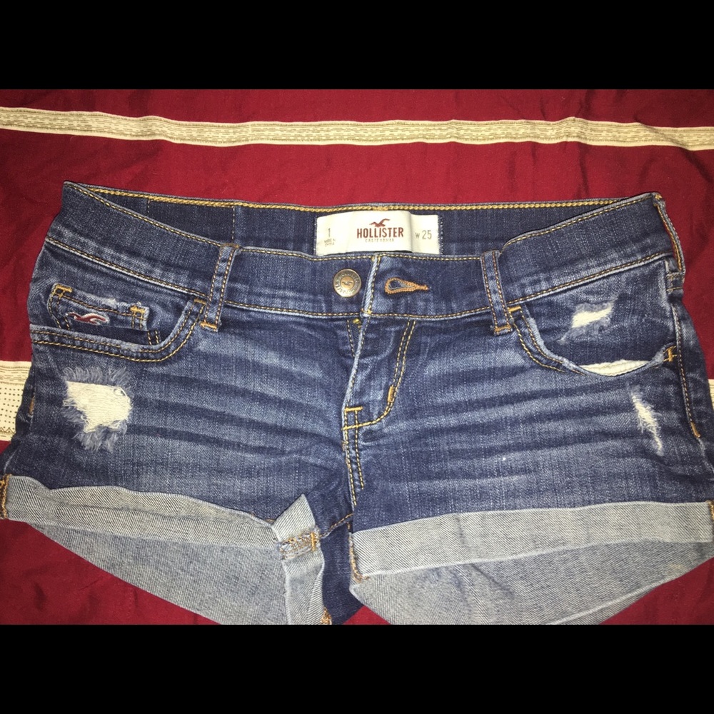 Hollister shorts🌻